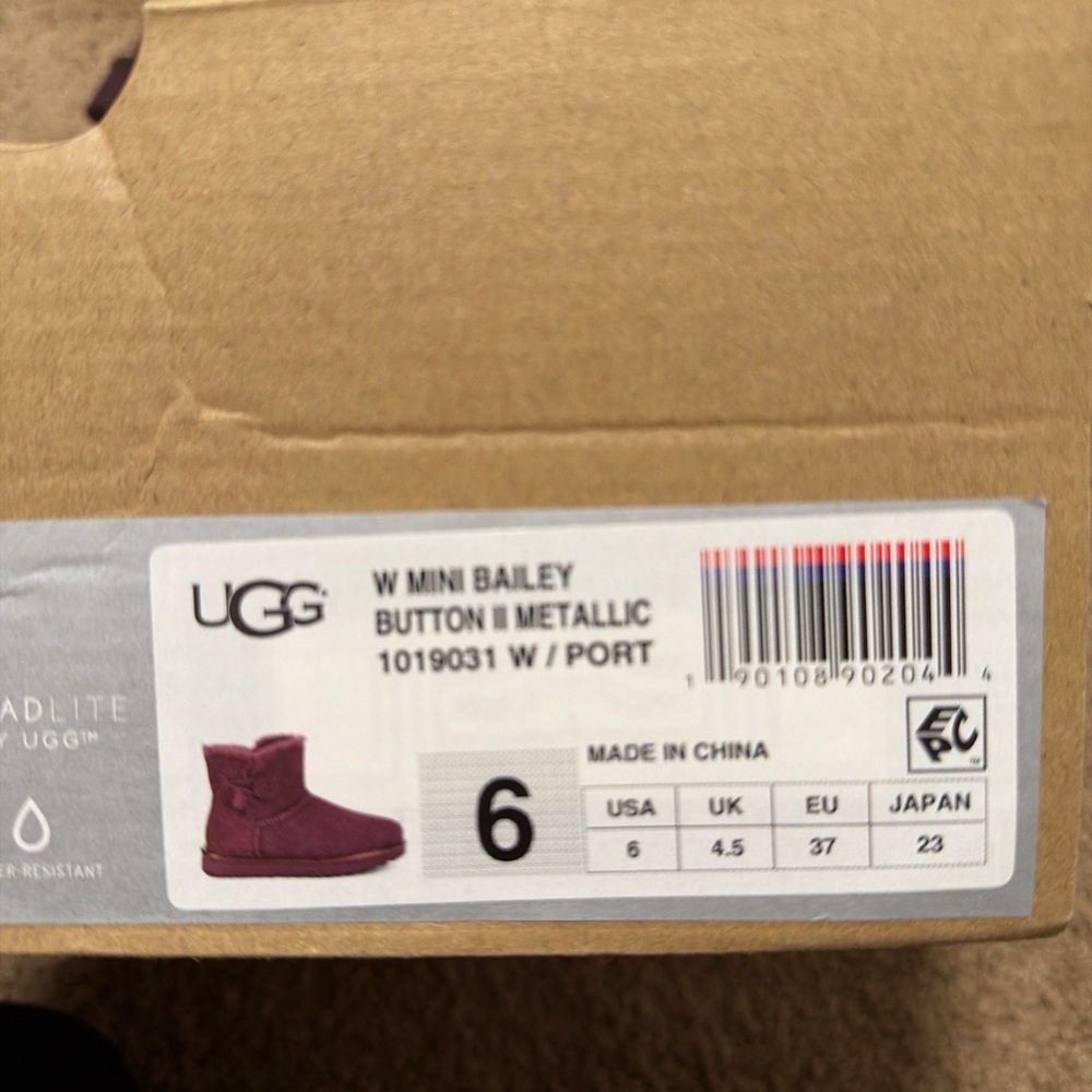 Ugg mini Bailey button ll NWT - image 3